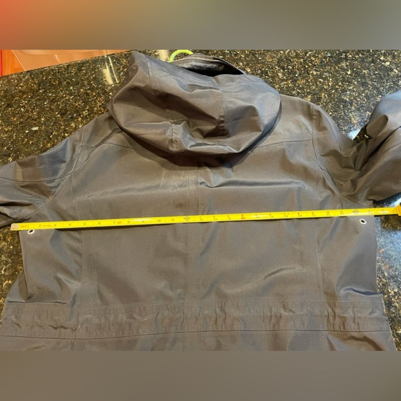 Lands’ End Women’s Rain Jacket ☔️ - Picture 7 of 13